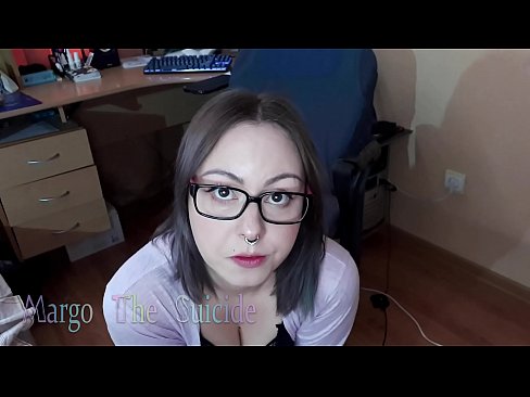 ❤️ Seksi djevojka s naočalama duboko siše dildo na kameri ☑ Porno kod nas